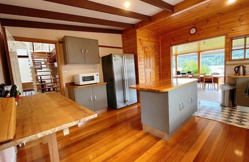 Kettering House | Coastal Cabin next to Bruny Island Ferry