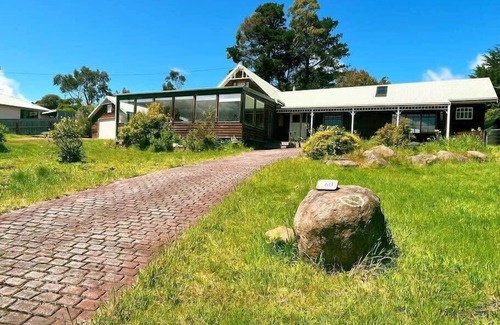 Kettering House | Coastal Cabin next to Bruny Island Ferry