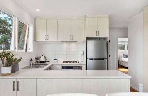 Castor Bay House | Coastal Calm is near to the Beach with BBQ