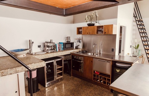 Mapua Apartment | Coastal Calm | Luxe Stay with Views, Bath & Fire.