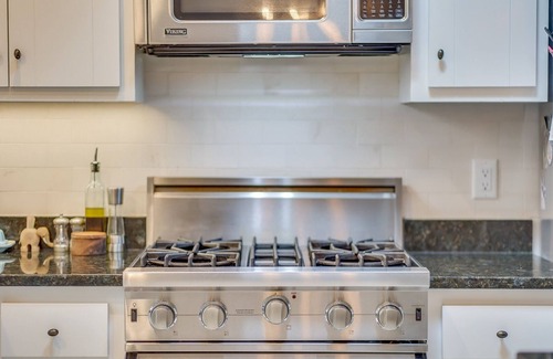 Brewster House | Coastal Cape Cod 3 bedroom close to the beach, bike path & ponds!