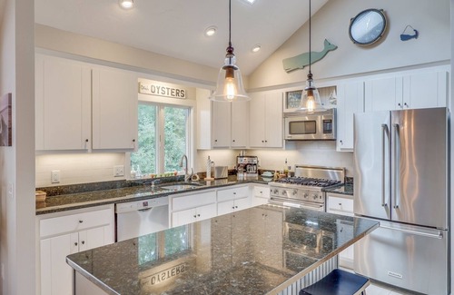Brewster House | Coastal Cape Cod 3 bedroom close to the beach, bike path & ponds!
