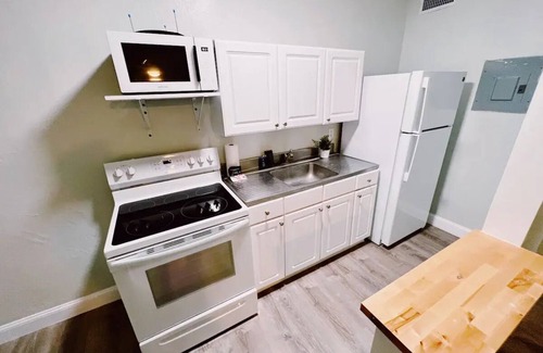 Coral Ridge Apartment | Coastal Charm - 1 Bedroom Apt - Steps from Dining, Shopping & Beaches