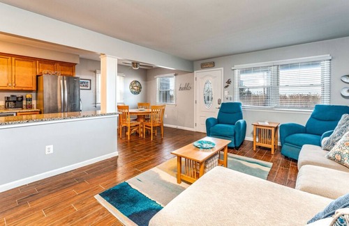 South End Condo | Coastal Charm –3BR/2BA Home w/Large Front Porch