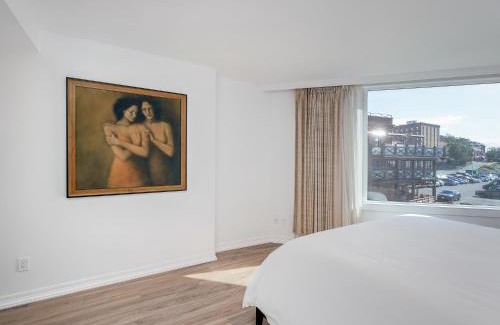 Inner Harbour Apartment | Coastal Charm - min 3-Day Stay Breathtaking Views with Work Desk by Victoria Prime!