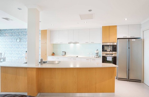 Fleurieu Peninsula Apartment | Coastal Charm – Modern Coastal Apartment with Ocean Views
