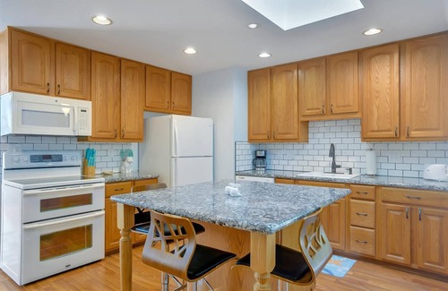 Moss Beach House | Coastal Charm: Ocean Views, Hot Tub, Fire Pit Near Tide Pools, Surfing, & SFO