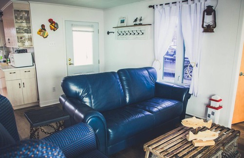 Trois-Pistoles Ski Chalet | Coastal Charm with River View - La Capitainerie