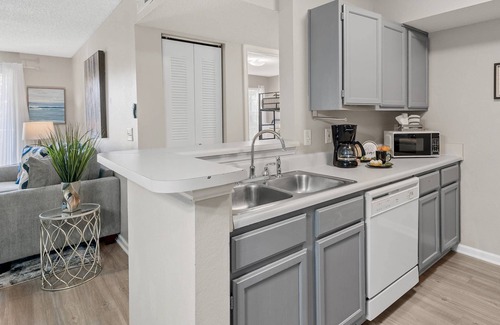 Indian Bayou Condo | COASTAL CHARMER, Great Value, Clean, Walk 2 Beach, Pool, Fitness Center & The Palms Resort/Rest/Bar