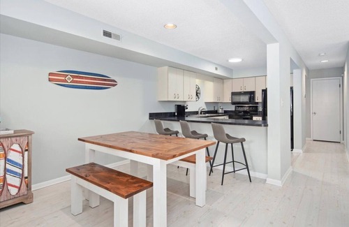 Rehoboth Beach Condo | Coastal Chic 2BR Condo w/Community Pool, Walk to Restaurants