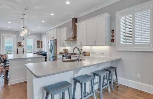 Hitch Village - Fred Wessels Homes House | Coastal Chic Home Steps to River Front w/Parking + Patio by Lucky Savannah