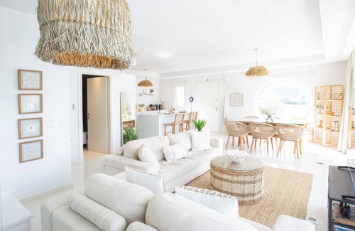 Agios Ioannis Villa | Coastal Chic Luxury Villa La Reina in Ai Giannis Kitesurfers beach paradise