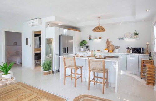 Agios Ioannis Villa | Coastal Chic Luxury Villa La Reina in Ai Giannis Kitesurfers beach paradise
