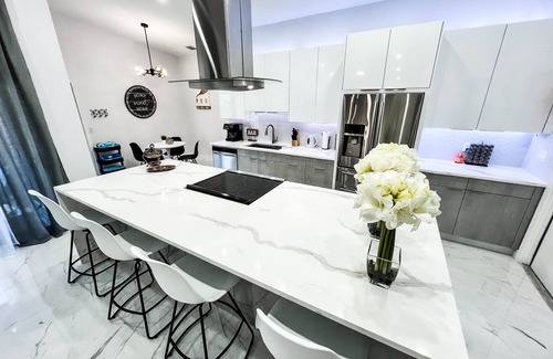 Dania Beach House | Coastal Chic Retreat:5 Min to Beach, Heated Pool, 4 BD , Near Casino & Parks!