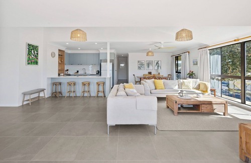 Nambucca Heads Apartment | Coastal Chill - Oceanview Rooftop Getaway