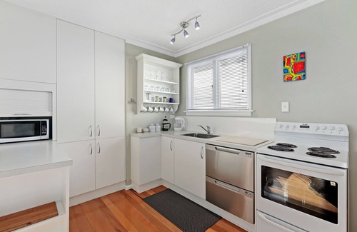 New Brighton Cottage | Coastal City Retreat - New Brighton Accommodation