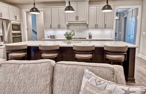 Lewes House | Coastal Club * 4BR Luxury Beach House w 3 Master Suites, 4 Full BA, Sleeps 10
