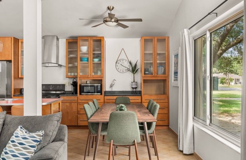Pensacola House | Coastal Comfort~3 BR Home w/Pool~Sleeps 9~Near Pensacola Beach
