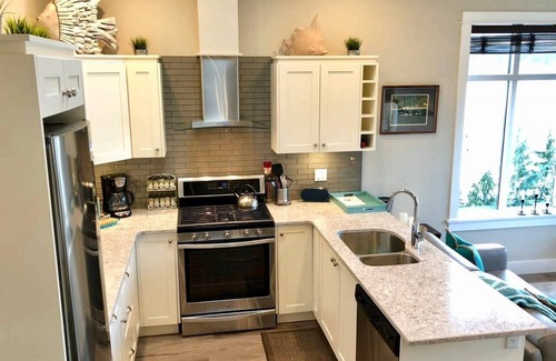 Port Renfrew House | Coastal Comfort (Oceanfront - Amazing Views) H037871054