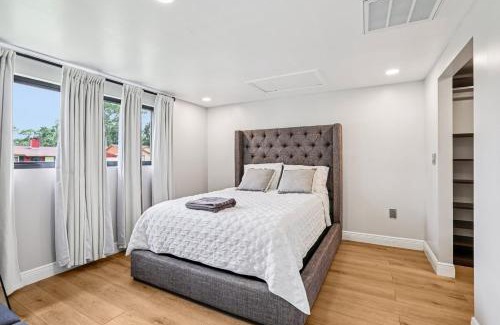 Town 'n' Country House | Coastal Comfort Retreat Getaway Near Hospitals