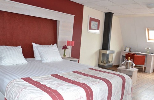 De Koog Hotel | Coastal Comfort: Sauna & Steam Room Near Beach! Free Breakfast