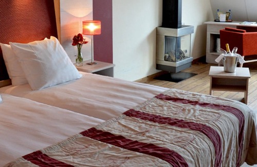 De Koog Hotel | Coastal Comfort: Sauna & Steam Room Near Beach! Free Breakfast