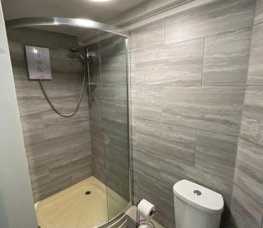 Margate Cabin | Coastal Comfort Seaside Cabin with Spacious Garden