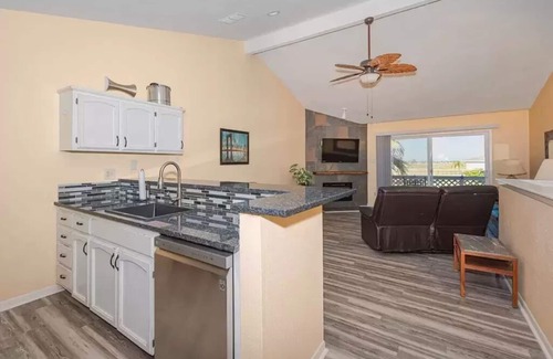 City-by-the Sea Condo | Coastal Condo Getaway