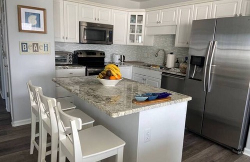 Emerald Isle Condo | Coastal Condo w/Ocean & Sound Views & Balcony