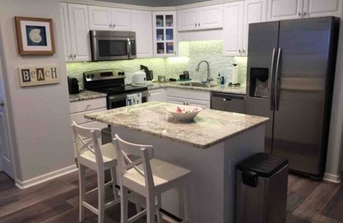 Emerald Isle Condo | Coastal Condo w/Ocean & Sound Views & Balcony