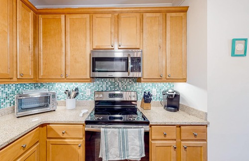 Supply Condo | Coastal condo with excellent views, balcony, washer/dryer, & AC - pool access