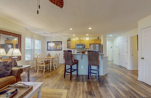 St. James Condo | Coastal Condo with golf course view and shared pool access
