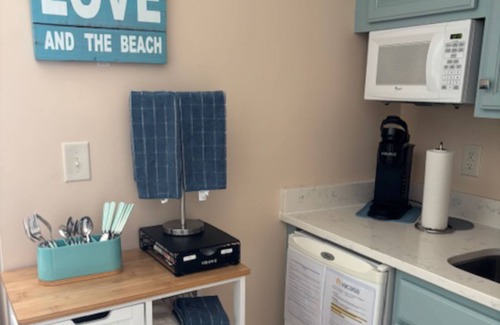 Calabash Apartment | Coastal Condo with outdoor pool and golf courses nearby