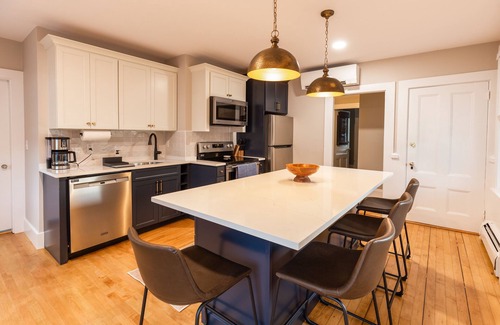 Plymouth Apartment | Coastal Corner 1 - Downtown Plymouth