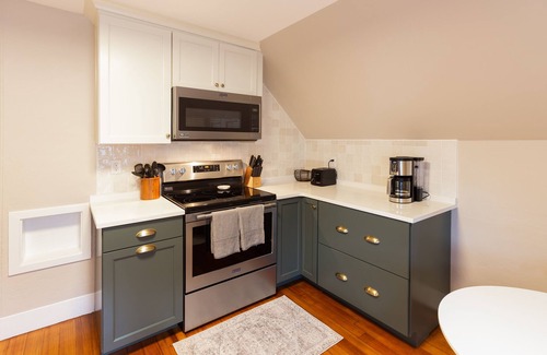 Plymouth Apartment | Coastal Corner 3 - Downtown Plymouth