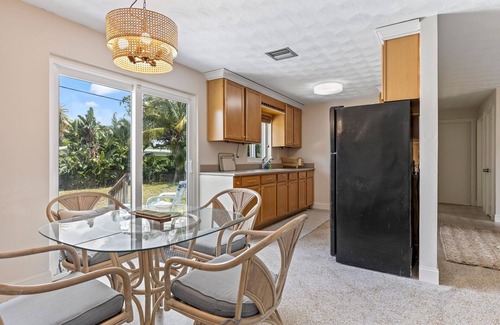 Jensen Beach House | Coastal Cottage 8 min Drive to Downtown & Beaches! Pet Friendly