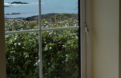 Caherdaniel House | Coastal Cottage in Bunavalla in Derrynane-Caherdaniel, County Kerry Ireland.