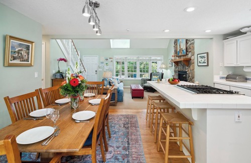 Neahkahnie Beach House | Coastal Cottage-Manzanita, OR-Fire pit, 3 blks to beach, Dogs welcome.