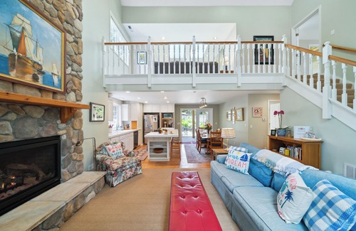Neahkahnie Beach House | Coastal Cottage-Manzanita, OR-Fire pit, 3 blks to beach, Dogs welcome.