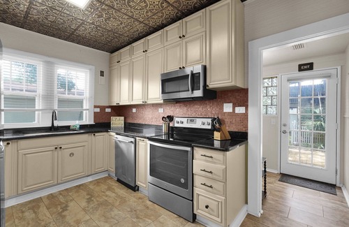 St. Augustine Cottage | Coastal Cottage near Winery