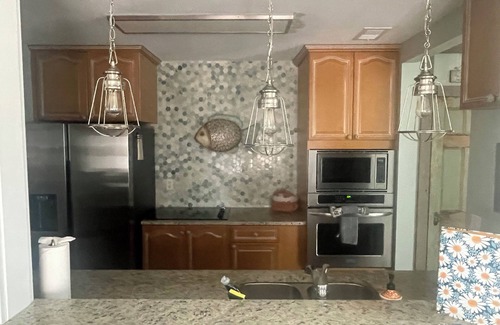 Mount Pleasant House | Coastal Cottage -One Level freshly updated - Bring 🐶- just min to beach & Downtn