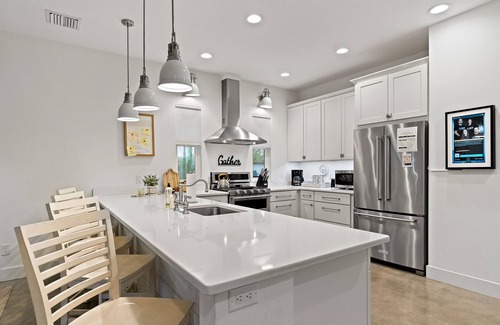 Pinecraft House | Coastal Cottage | Outdoor Oasis w/Fire Pit + Grill!