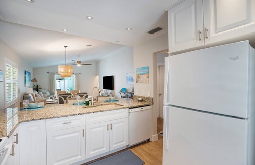 South Sarasota House | Coastal Cottage: Renovation Sleep 6 Hot tub, Pool