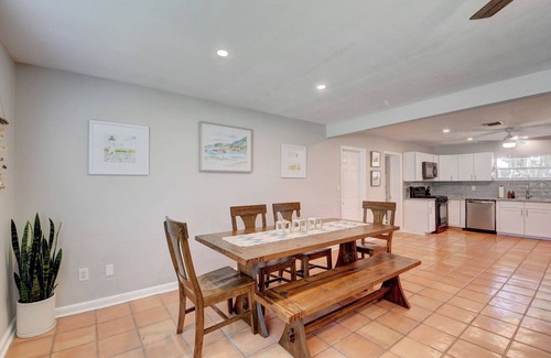 Boynton Beach House | Coastal Cottage private oasis w/Hot Tub & less than 5 minutes to beach!