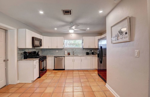 Boynton Beach House | Coastal Cottage private oasis w/Hot Tub & less than 5 minutes to beach!