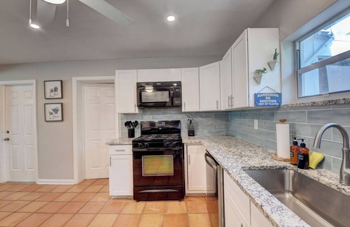 Boynton Beach House | Coastal Cottage private oasis w/Hot Tub & less than 5 minutes to beach!