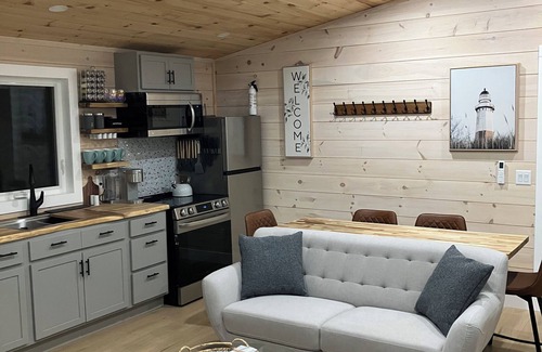 Gardner Creek Cottage | Coastal Cottage with panoramic coastal views of the awe inspiring Bay of Fundy