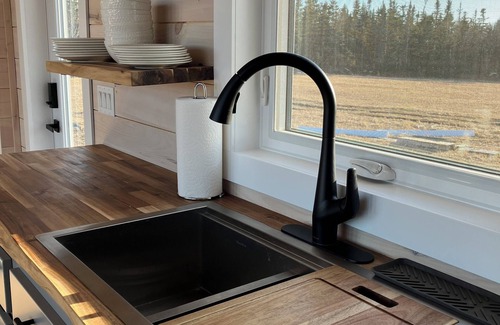 Gardner Creek Cottage | Coastal Cottage with panoramic coastal views of the awe inspiring Bay of Fundy