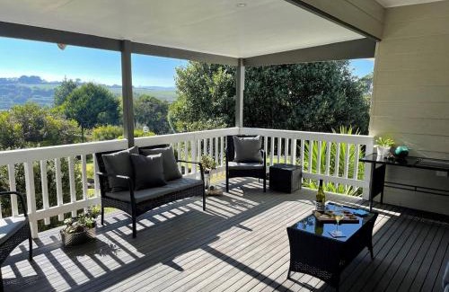 Kilcunda House | Coastal Country Retreat, Spa, fireplace, pet friendly, FREE WIFI wine & chocolates, Kilarney, 10 minutes to Phillip Island