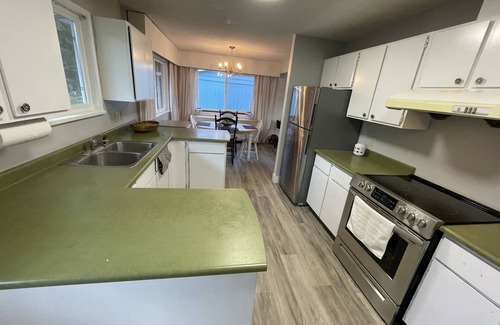 Langdale House | Coastal country stay, close to trails, beaches and ferry.
